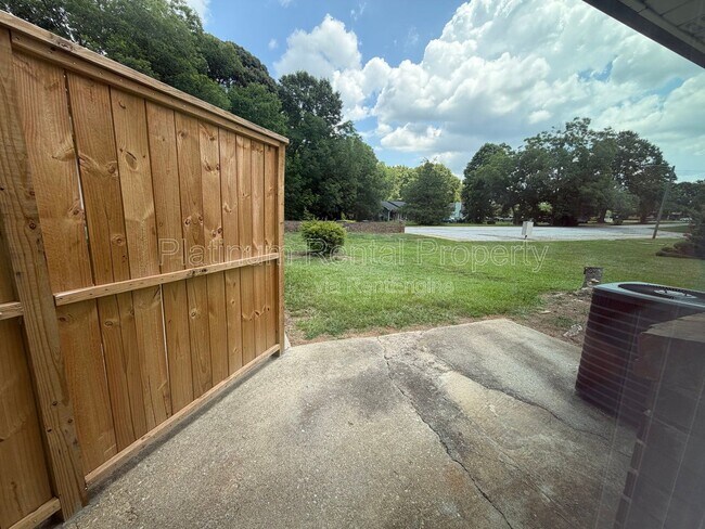 Building Photo - 1502 Waverly Way