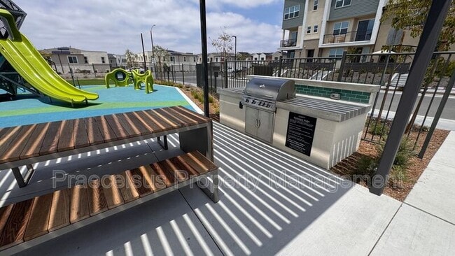 Building Photo - 824 Makani St