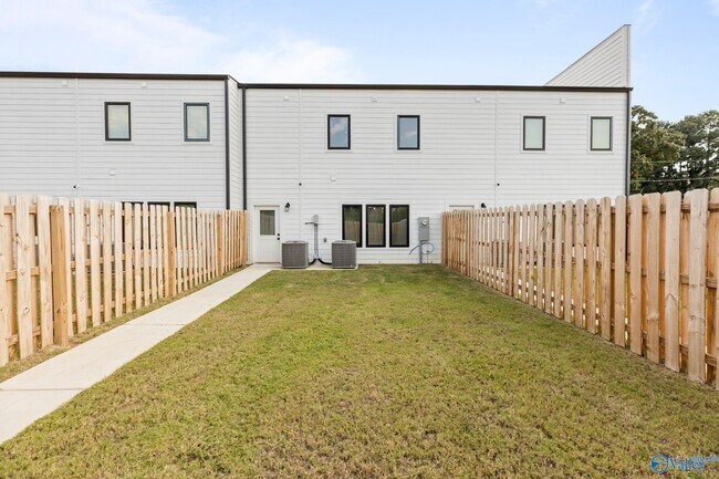 Building Photo - 2512 Freeman Rd SW