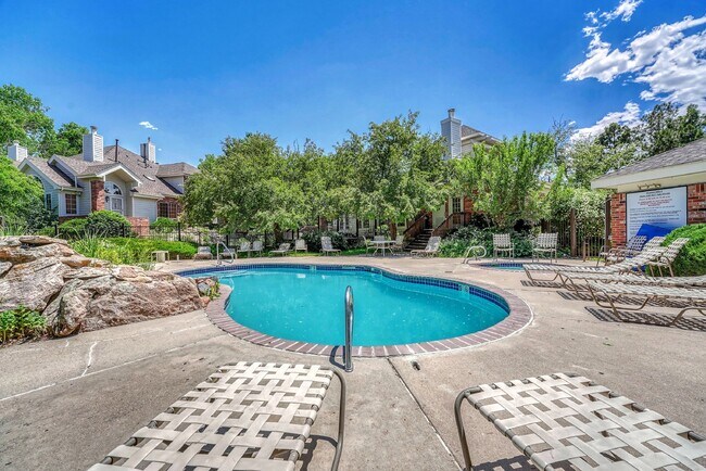 Building Photo - ** MOVE IN SPECIAL** Don't Miss This 1Bed/...