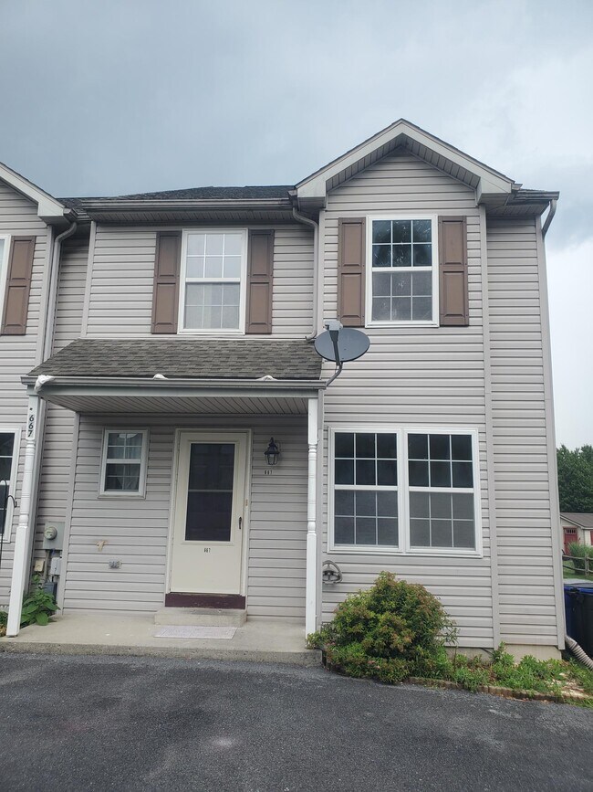 Building Photo - 667 Walnut Tree Dr