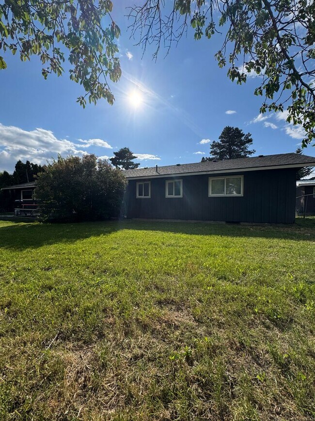 Building Photo - Spacious 5 Bedroom Rental by Park