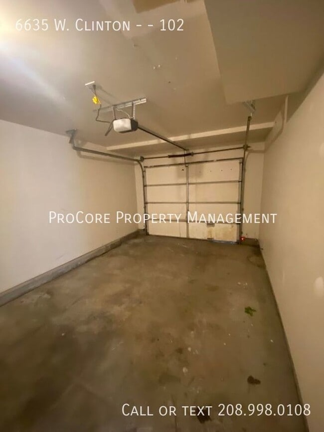 Building Photo - 6635 W Clinton Ln