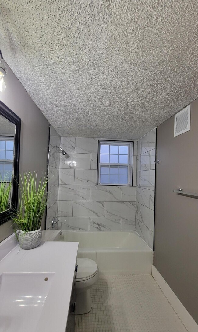Building Photo - 8721 Countryshire Ln