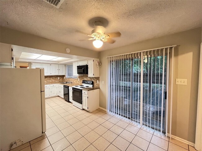 Building Photo - 17 Briervine Ct