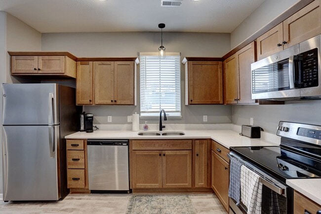 Building Photo - New 3Br, 2.5 Bath @ Willow Cascades!