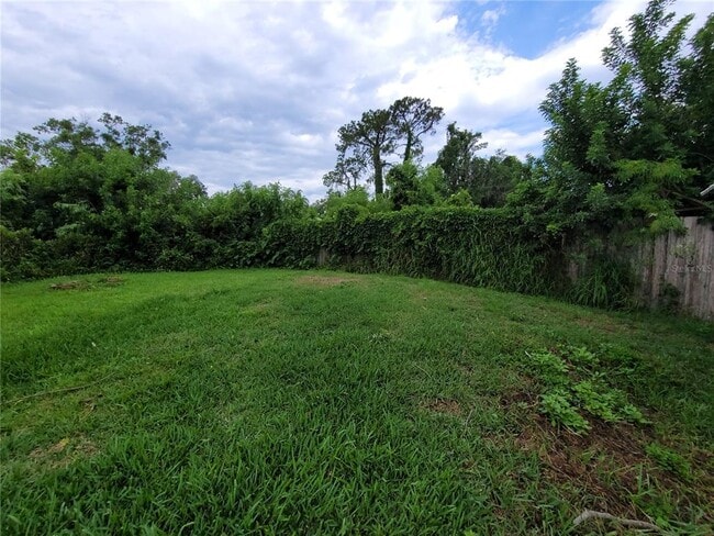 Building Photo - 2235 Lakeview St