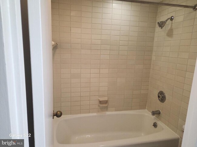 Building Photo - 1805 Crystal Dr