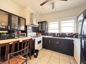 Building Photo - 3023 1/2 Van Buren Pl
