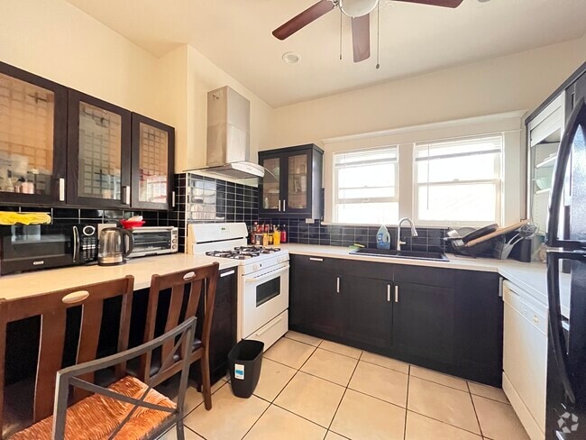 Building Photo - 3023 1/2 Van Buren Pl