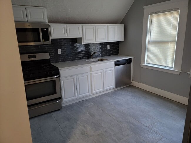 Building Photo - 363 Sherman Ave