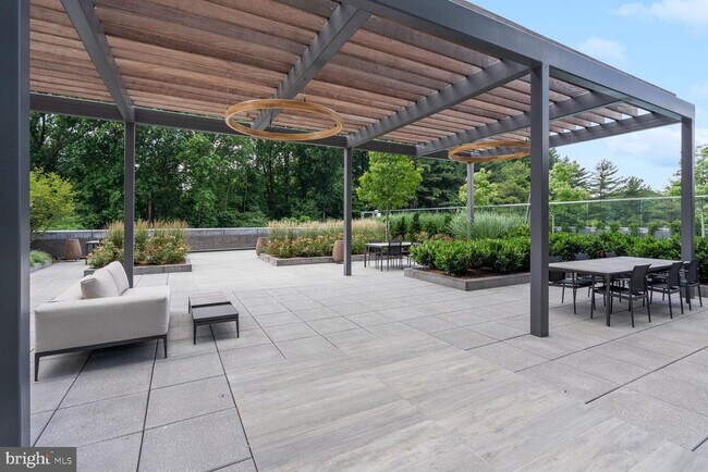 Building Photo - 7887 Jones Branch Dr