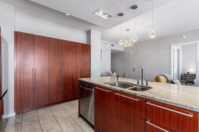 Building Photo - 4471 Dean Martin Dr