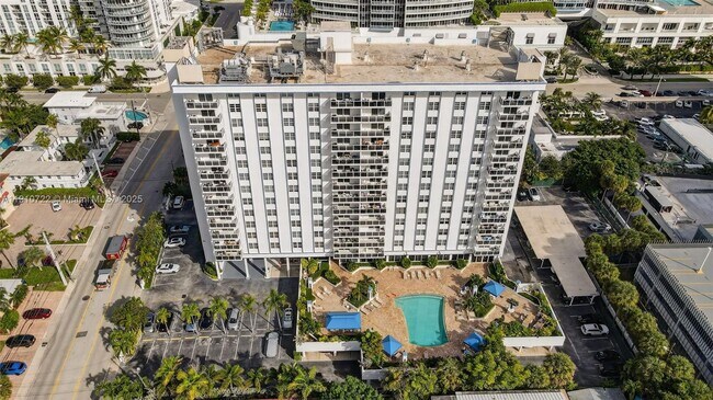 Building Photo - 336 N Birch Rd