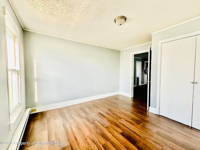 Building Photo - 7 Plum Pl