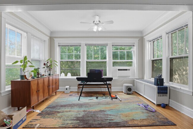 Building Photo - 935 Judson Ave