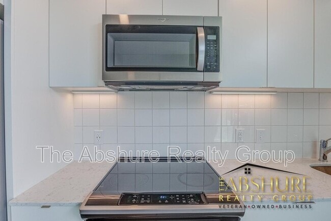 Building Photo - 600 S Duke St