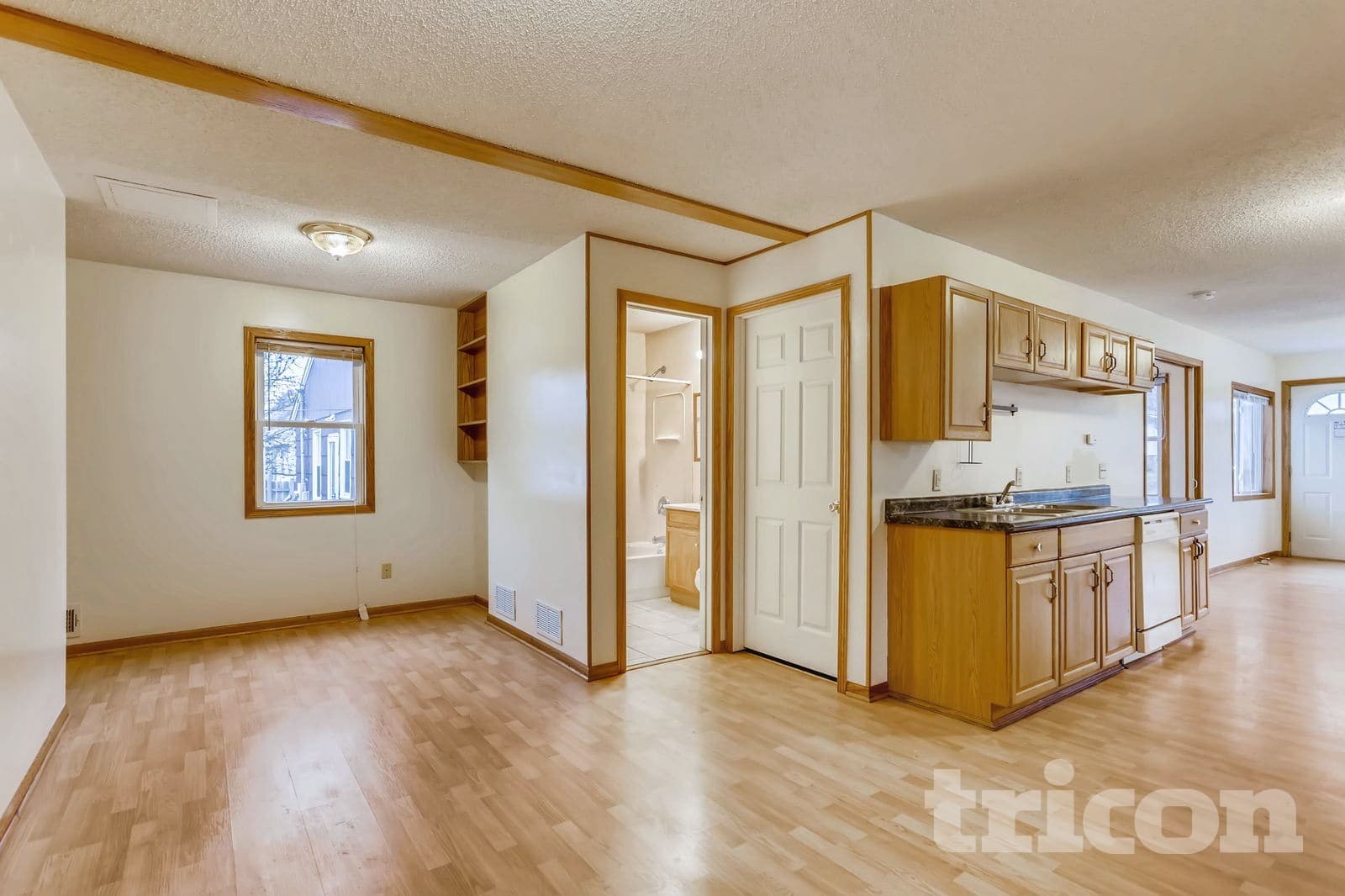 Building Photo - 2144 Sherwood Ave