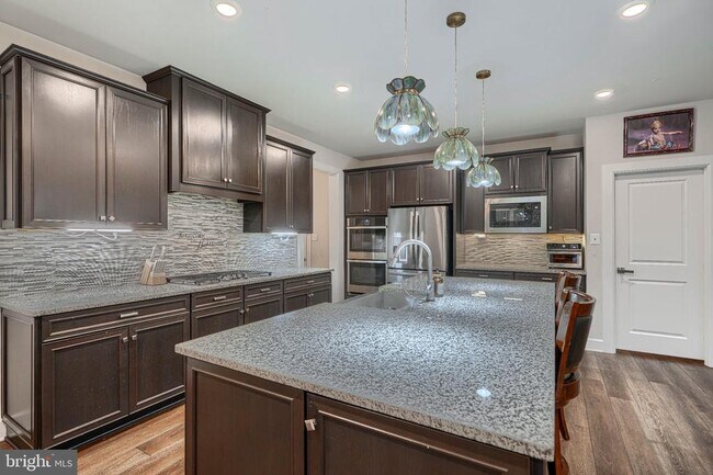 Building Photo - 7142 Starmount Ct