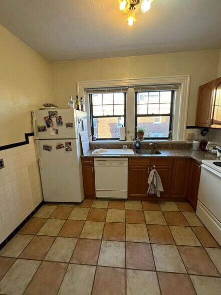 Building Photo - 54 Babcock St