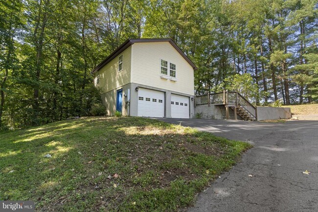 Building Photo - 130 Sunderland Dr
