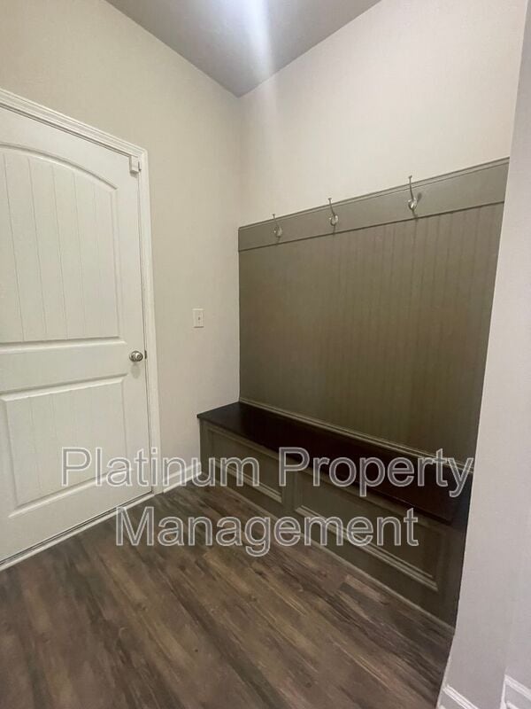 Building Photo - 7350 Silk Tree Pointe