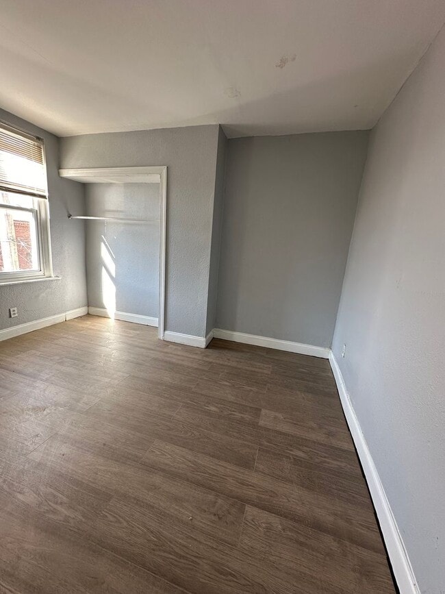 Building Photo - 4BR House Available for Rent!