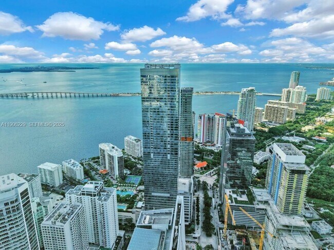 Building Photo - 1435 Brickell Ave