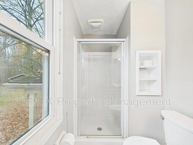 Building Photo - 874 Pleasant St