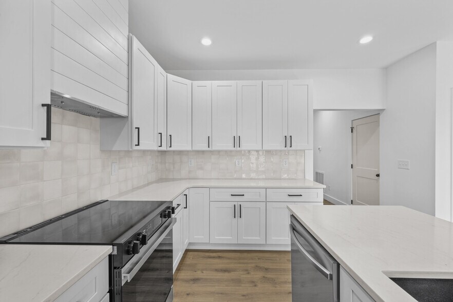 Building Photo - 212 E Morelia Ave