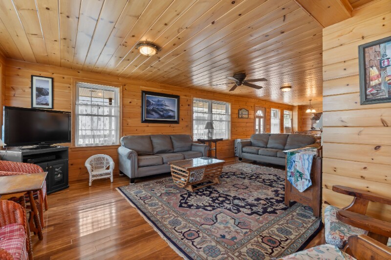 Building Photo - 2 Traynor St