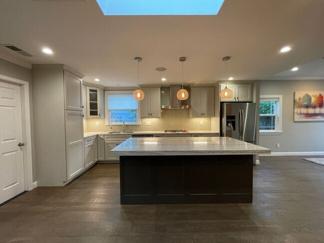 Building Photo - 619 Santa Florita Ave