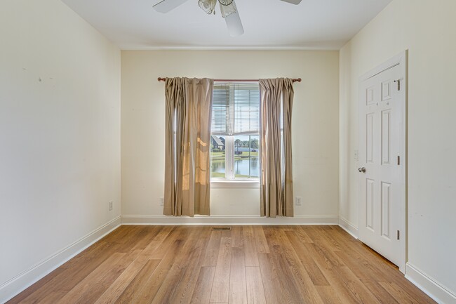 Building Photo - 1822 Lake Wateree Dr