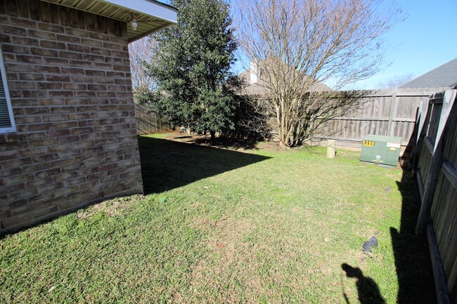 Building Photo - 3811 Oldenburg Ln