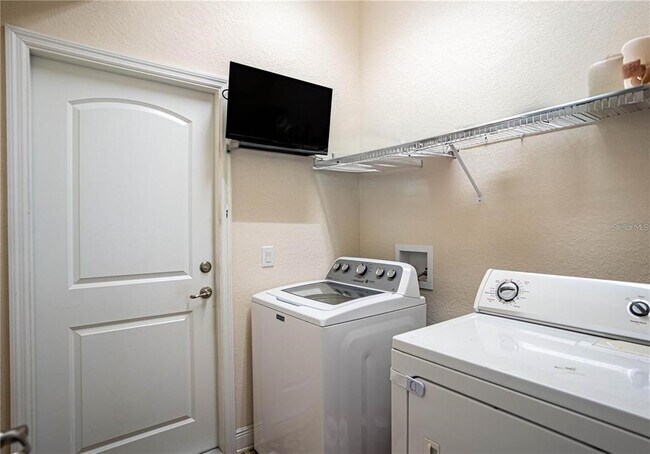 Building Photo - 4023 Island Lakes Dr