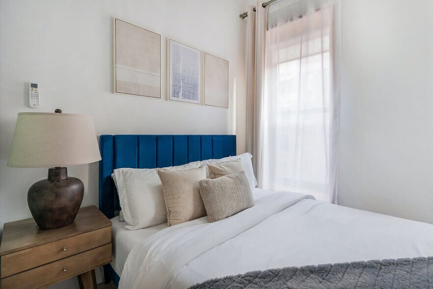 Building Photo - 317 E 78th St