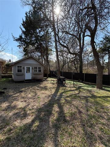 Building Photo - 629 N Parks Dr