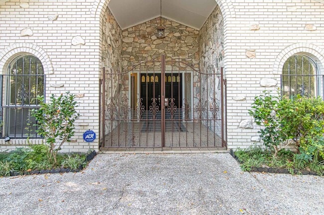 Building Photo - 1316 Old Spanish Trail