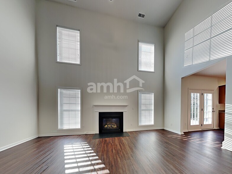 Building Photo - 3807 Bridlington Dr