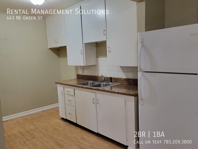 Building Photo - *2-CAR GARAGE* 441 NE Green St - 2 BED/1 BATH