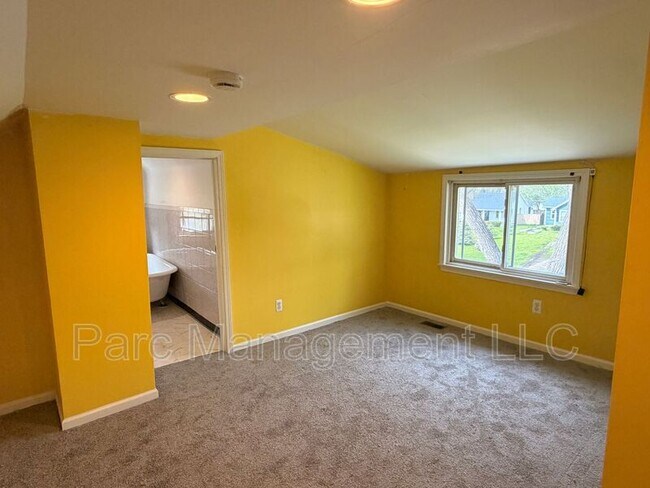 Building Photo - 91 Waterly Ave
