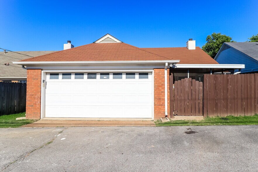 Building Photo - 1643 Dexter Ln