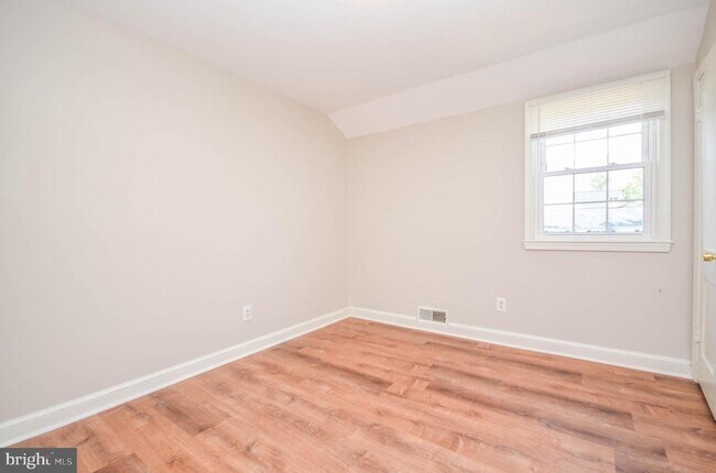 Building Photo - 9107 Lindale Dr
