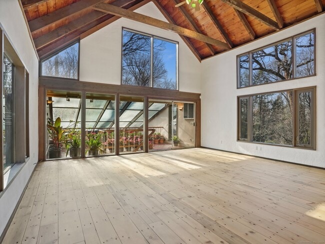 Building Photo - 8 Bayberry Ridge Rd