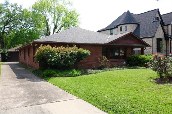 Building Photo - 4047 Merrick St