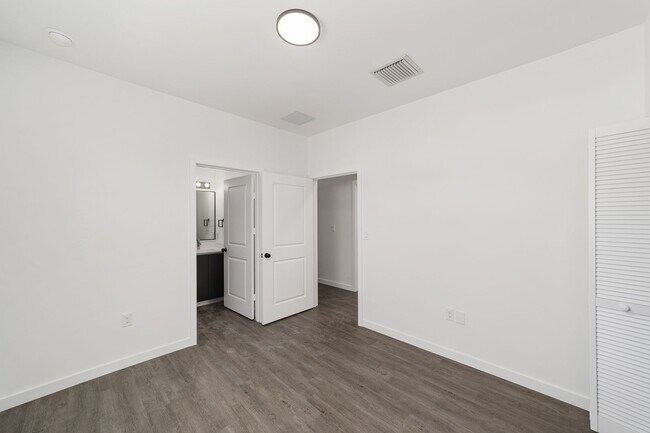 Building Photo - 1591 NW 29 Rd