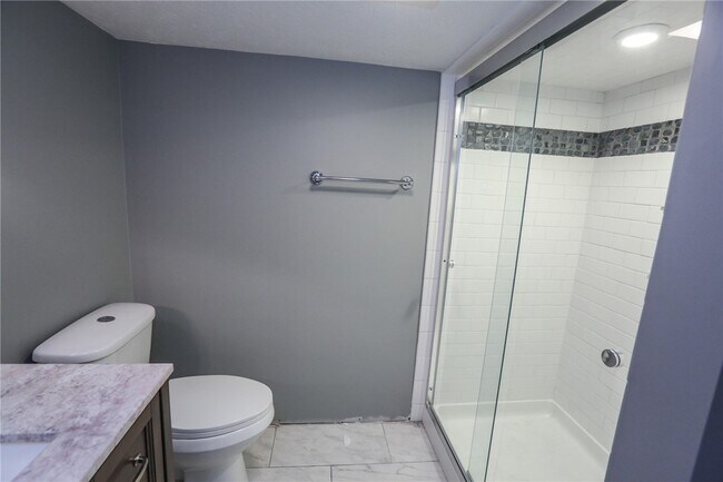 Building Photo - 1370 Bay Shore Blvd