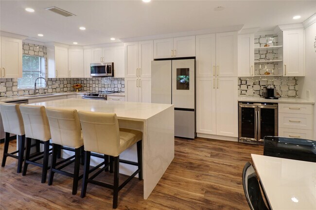 Building Photo - 9390 SW 61st Way