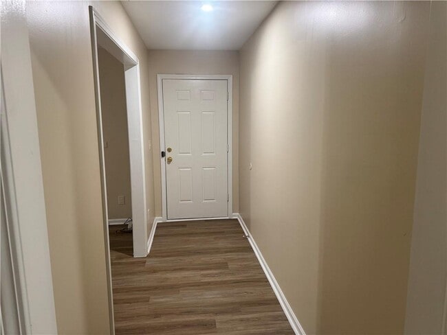 Building Photo - 2191 Beecher Cir SW