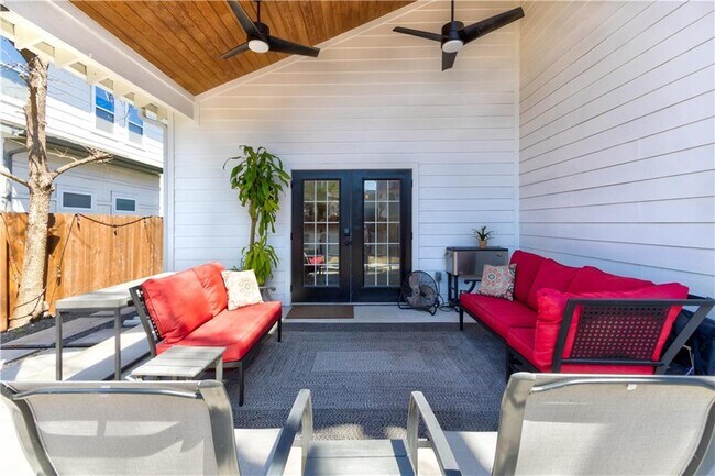 Building Photo - 2715 Zaragosa St